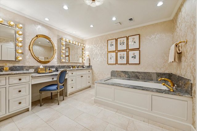 28 E Broad Oaks Drive, Houston, TX 77056