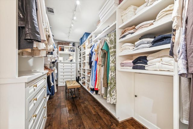 28 E Broad Oaks Drive, Houston, TX 77056