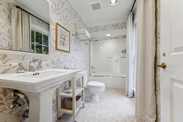 28 E Broad Oaks Drive, Houston, TX 77056