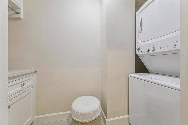 28 E Broad Oaks Drive, Houston, TX 77056