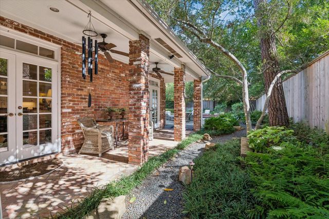 28 E Broad Oaks Drive, Houston, TX 77056