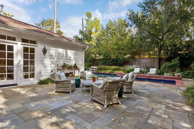 28 E Broad Oaks Drive, Houston, TX 77056