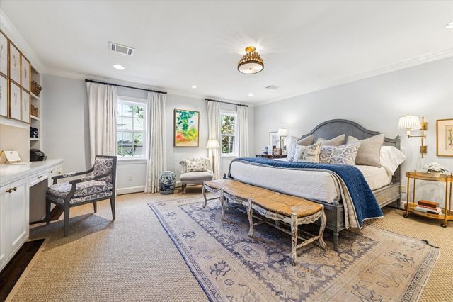 28 E Broad Oaks Drive, Houston, TX 77056