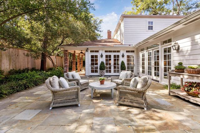 28 E Broad Oaks Drive, Houston, TX 77056