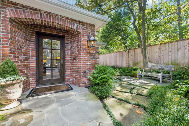 28 E Broad Oaks Drive, Houston, TX 77056