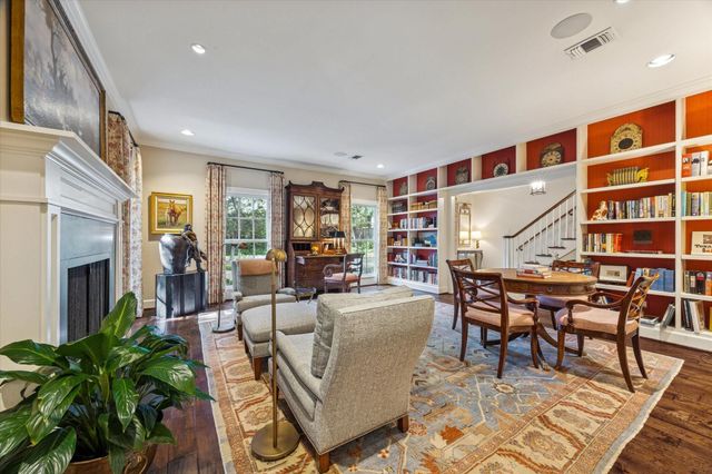 28 E Broad Oaks Drive, Houston, TX 77056