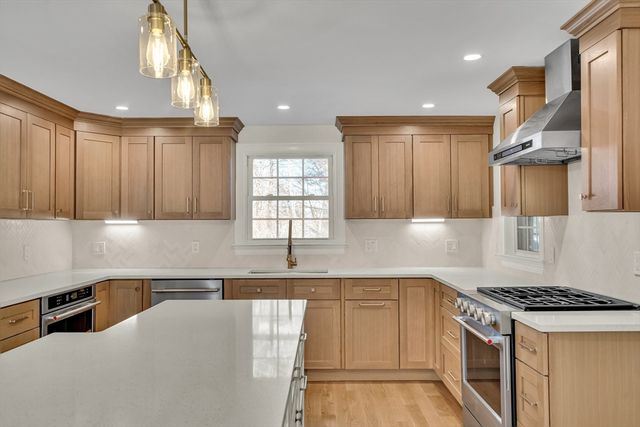 510 Common St, Walpole, MA 02081