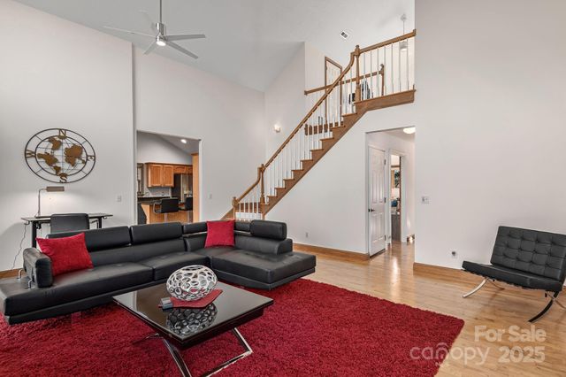 125 Buffalo Trail, Asheville, NC 28805