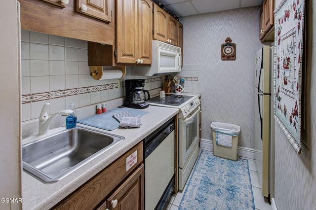 102 Baskins Creek Bypass, Gatlinburg, TN 37738