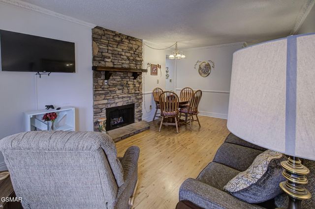 102 Baskins Creek Bypass, Gatlinburg, TN 37738