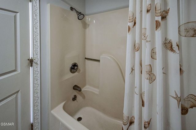 102 Baskins Creek Bypass, Gatlinburg, TN 37738