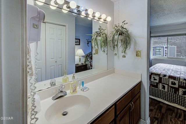 102 Baskins Creek Bypass, Gatlinburg, TN 37738