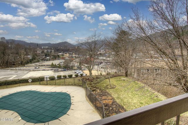 102 Baskins Creek Bypass, Gatlinburg, TN 37738