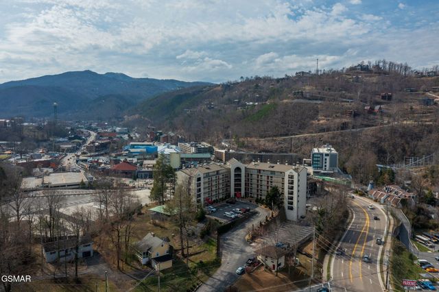 102 Baskins Creek Bypass, Gatlinburg, TN 37738