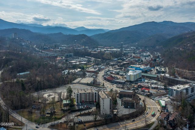 102 Baskins Creek Bypass, Gatlinburg, TN 37738