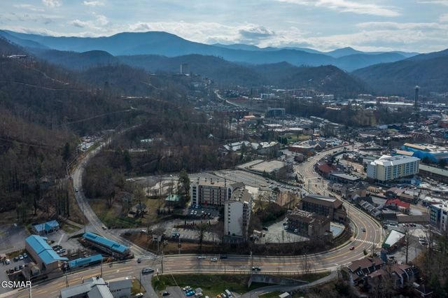 102 Baskins Creek Bypass, Gatlinburg, TN 37738