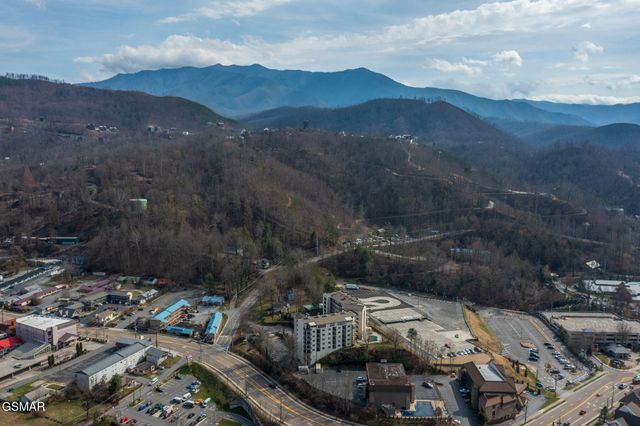 102 Baskins Creek Bypass, Gatlinburg, TN 37738