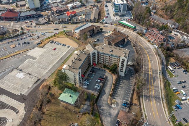 102 Baskins Creek Bypass, Gatlinburg, TN 37738