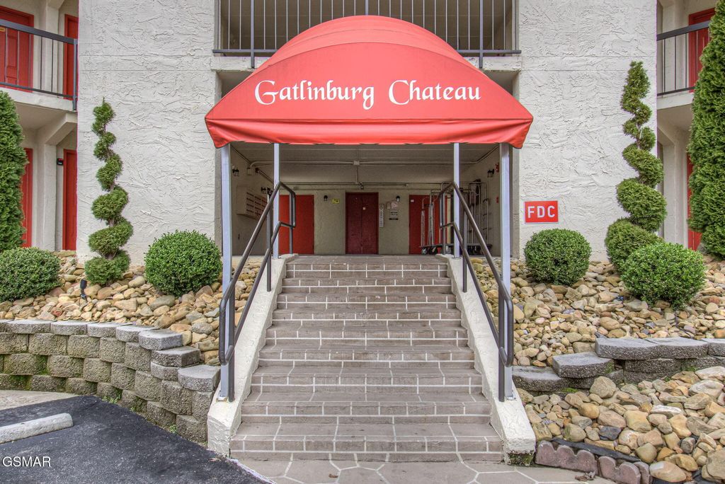 102 Baskins Creek Bypass, Gatlinburg, TN 37738