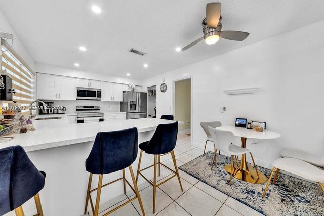 8830 NW 3rd St, Pembroke Pines, FL 33024