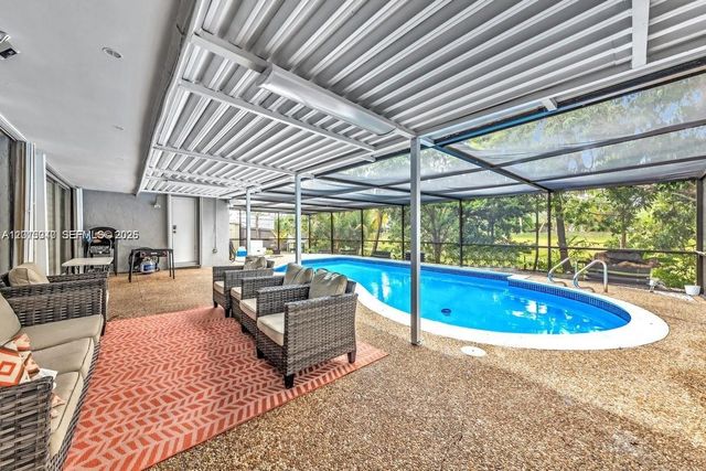 8830 NW 3rd St, Pembroke Pines, FL 33024