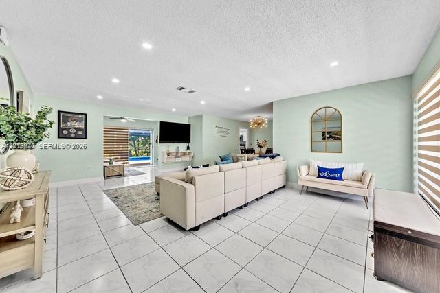 8830 NW 3rd St, Pembroke Pines, FL 33024