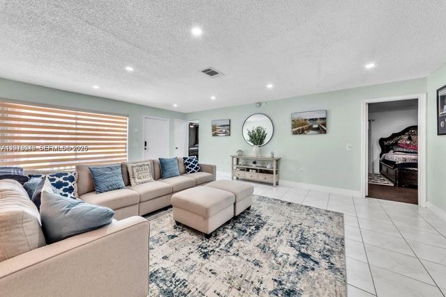 8830 NW 3rd St, Pembroke Pines, FL 33024