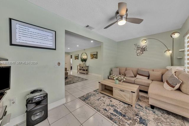 8830 NW 3rd St, Pembroke Pines, FL 33024