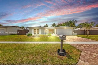 8830 NW 3rd St, Pembroke Pines, FL 33024