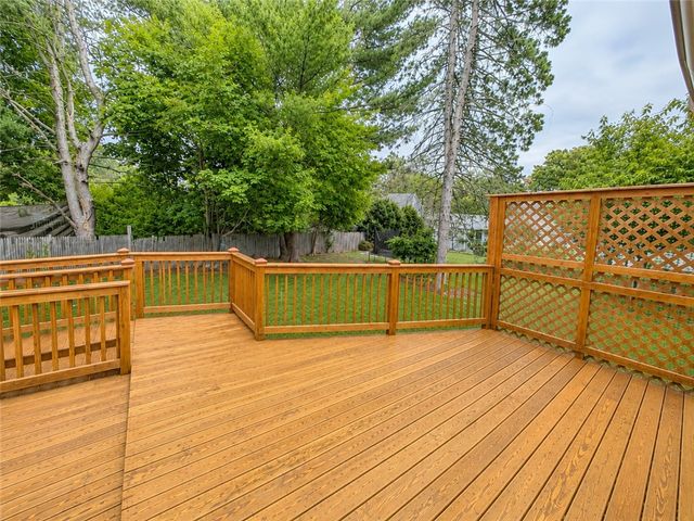 3 Meadow Circle, Barrington, RI 02806