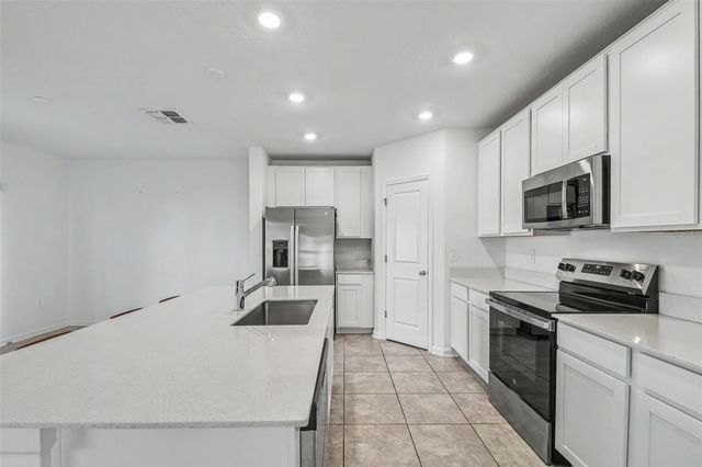 1906 NIAGRA DRIVE, Davenport, FL 33837