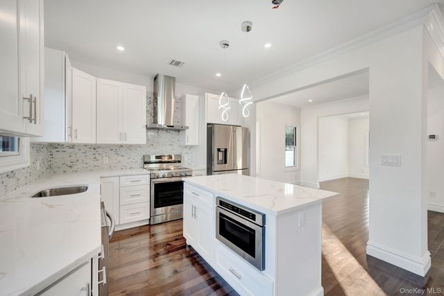 47 E. Cherry Street, Hicksville, NY 11801