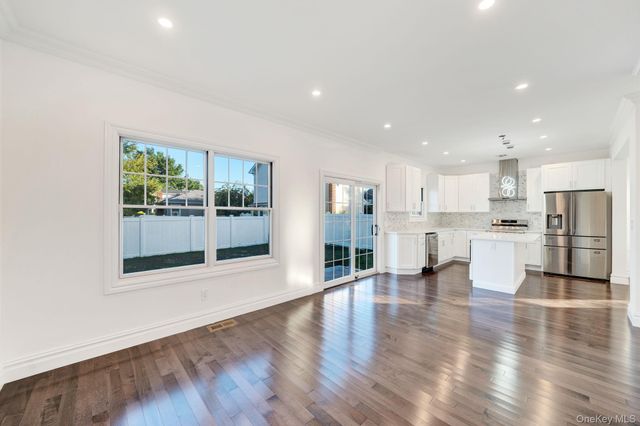 47 E. Cherry Street, Hicksville, NY 11801