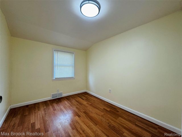 25973 Southwestern Highway, Redford Charter Township, MI 48239