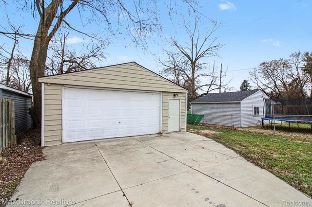 25973 Southwestern Highway, Redford Charter Township, MI 48239