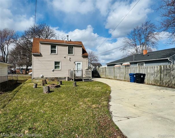 25973 Southwestern Highway, Redford Charter Township, MI 48239