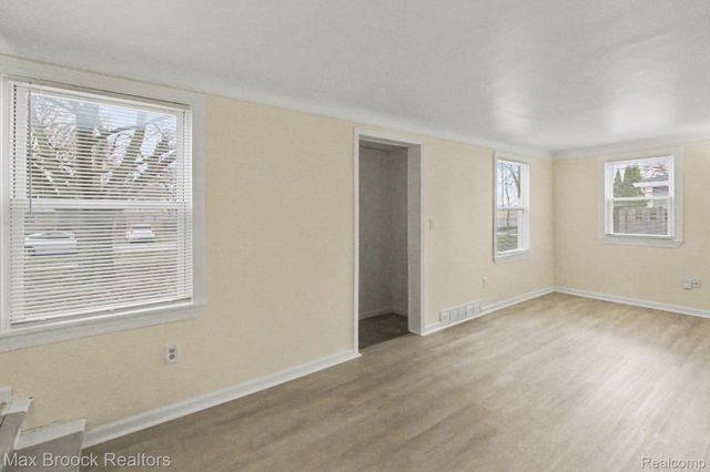 25973 Southwestern Highway, Redford Charter Township, MI 48239