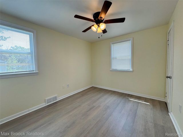 25973 Southwestern Highway, Redford Charter Township, MI 48239