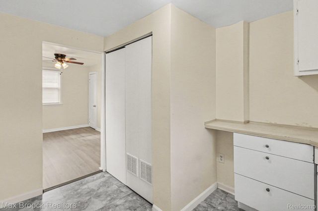 25973 Southwestern Highway, Redford Charter Township, MI 48239
