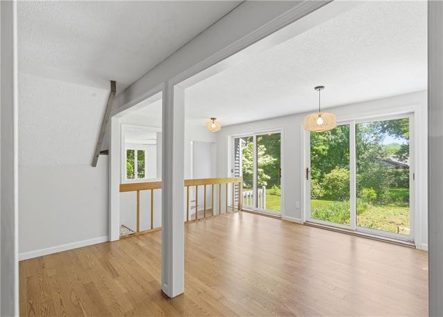 32 Briarwood Road, Lincoln, RI 02865