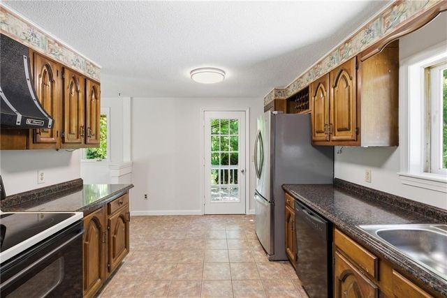 32 Briarwood Road, Lincoln, RI 02865