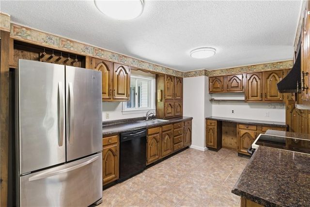 32 Briarwood Road, Lincoln, RI 02865