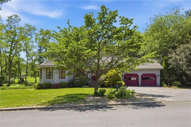 32 Briarwood Road, Lincoln, RI 02865