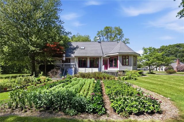 32 Briarwood Road, Lincoln, RI 02865