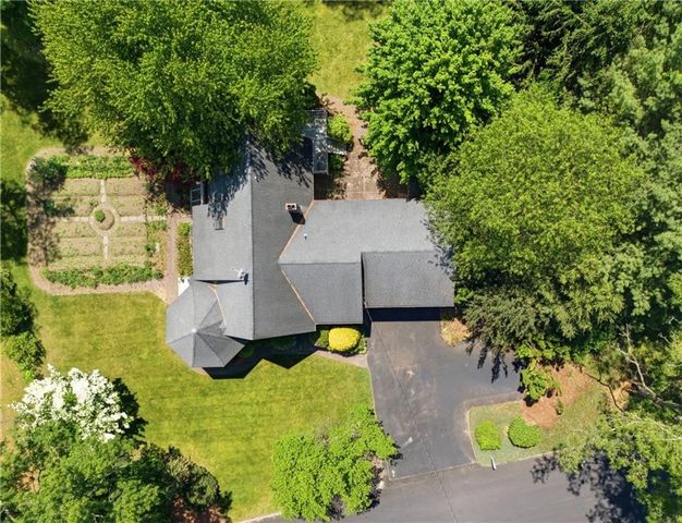 32 Briarwood Road, Lincoln, RI 02865