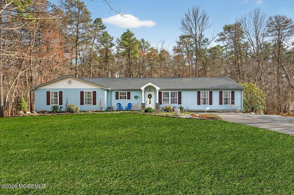 569 Winterberry Boulevard, Jackson, NJ 08527