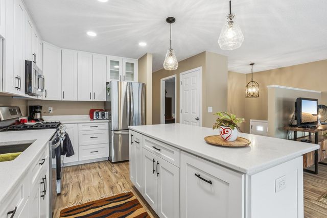 1684 Covington Lane, Eagan, MN 55122