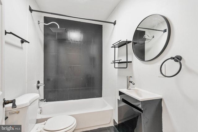 2017 W OXFORD ST, Philadelphia, PA 19121