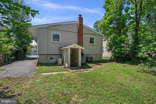 5104 ROANOKE PL, College Park, MD 20740