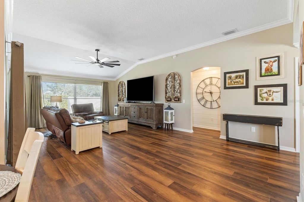 Image 12 of property listing at 1103 BECKER AVENUE, The Villages, FL 32163